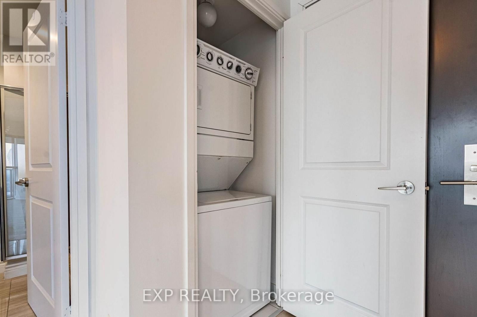 4004 - 60 ABSOLUTE AVENUE Image 16