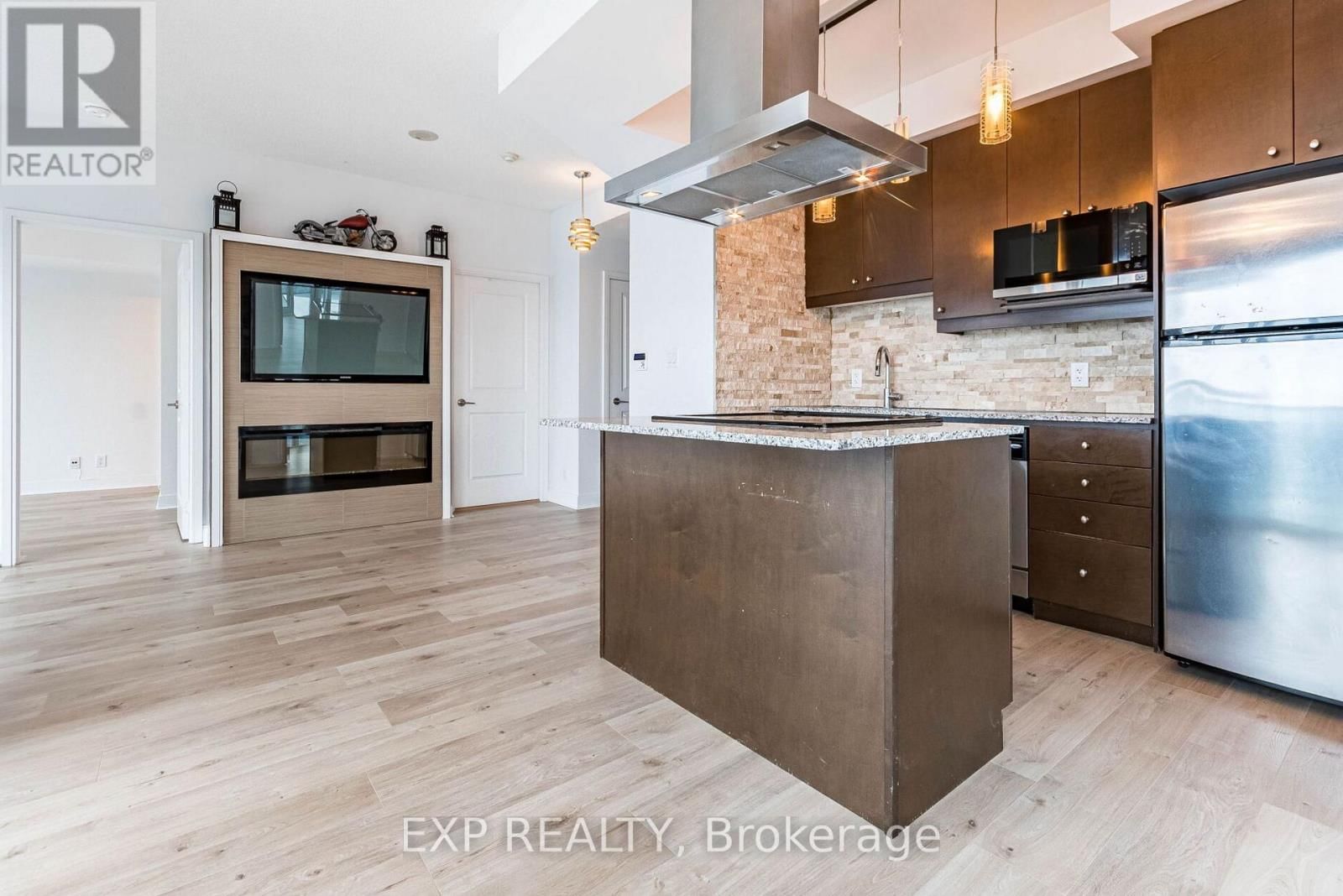 4004 - 60 ABSOLUTE AVENUE Image 5