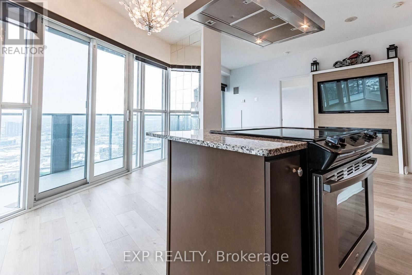 4004 - 60 ABSOLUTE AVENUE Image 6