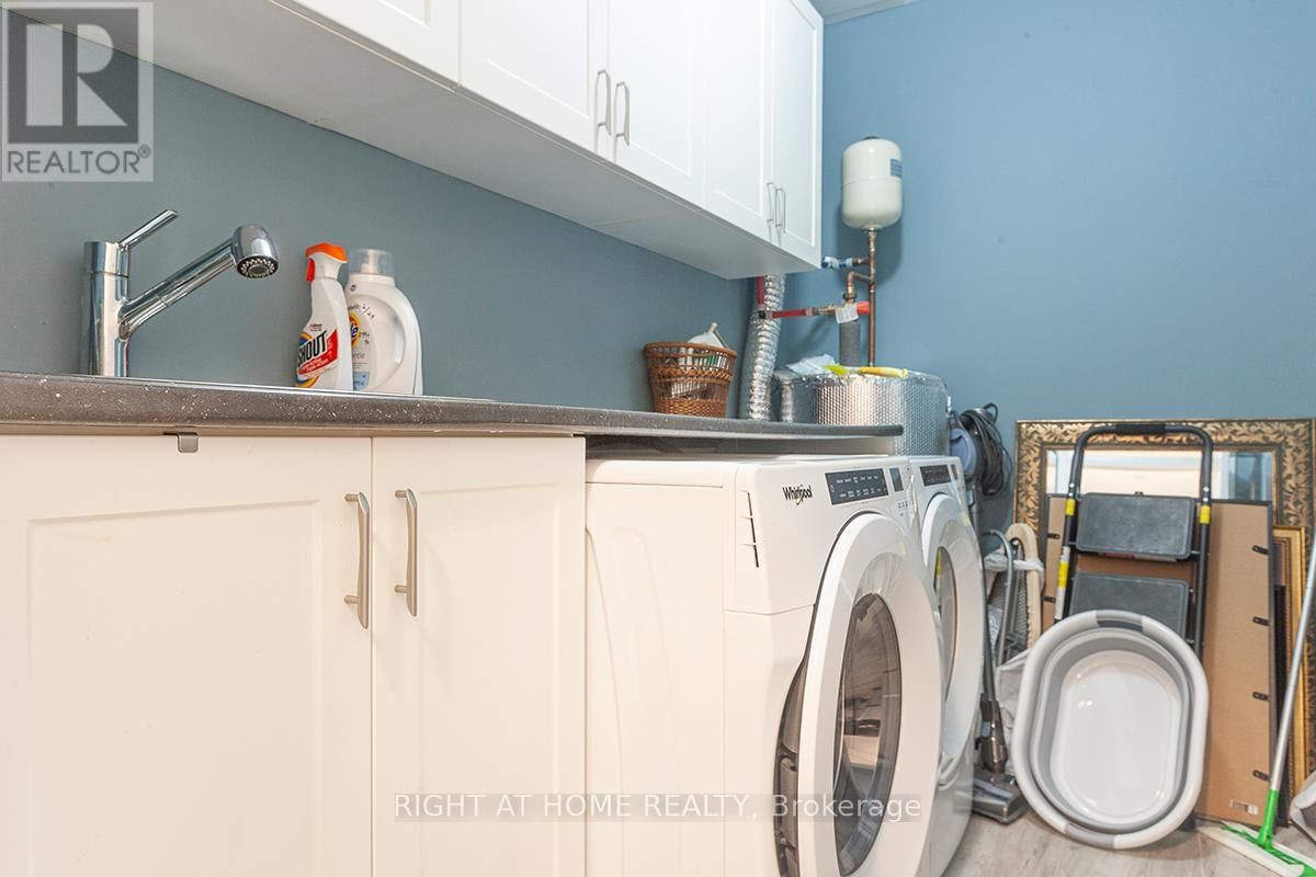 321 - 830 MEGSON TERRACE Image 32