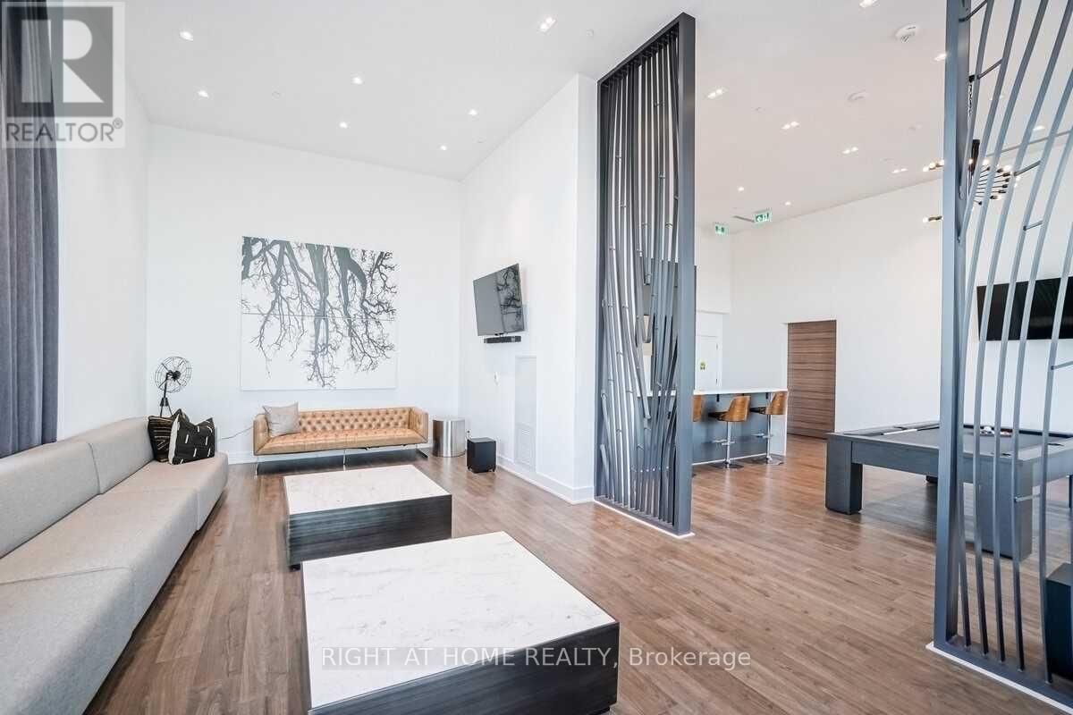 307 - 297 OAK WALK DRIVE Image 22