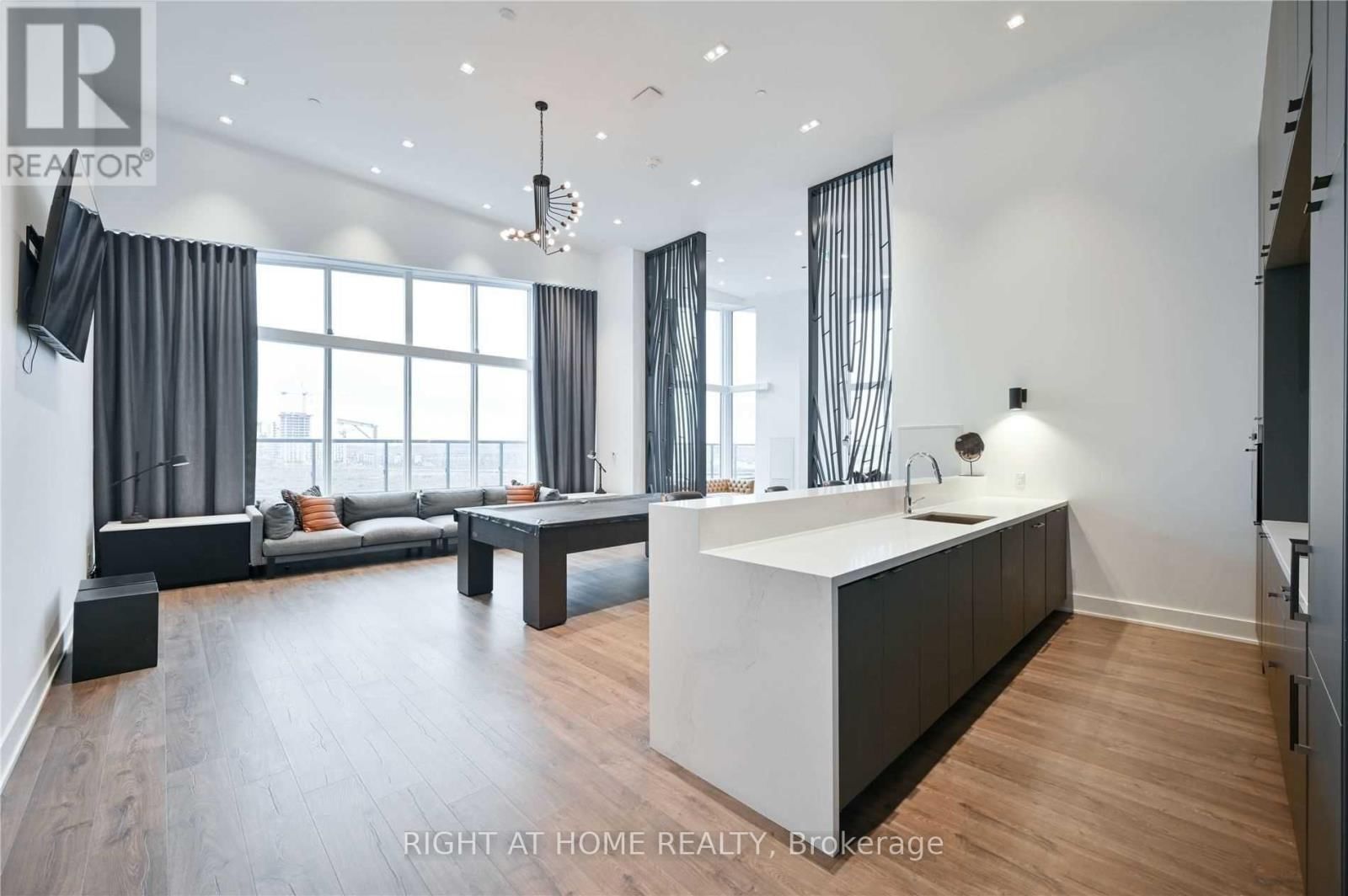 307 - 297 OAK WALK DRIVE Image 25