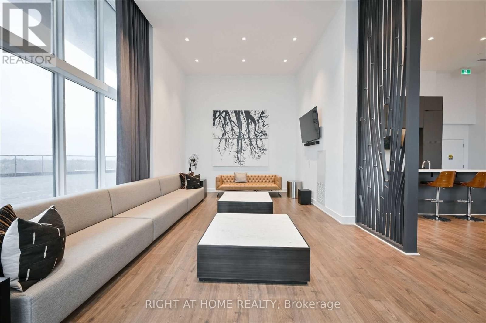 307 - 297 OAK WALK DRIVE Image 42