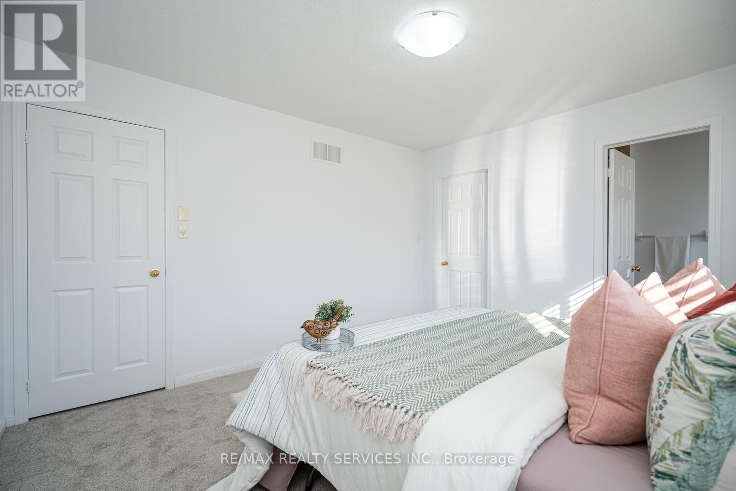 67 DECKER HOLLOW CIRCLE Image 28