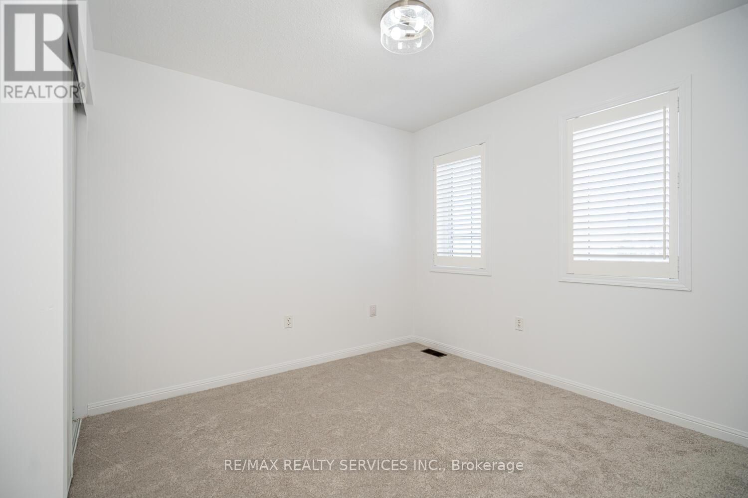 67 DECKER HOLLOW CIRCLE Image 30