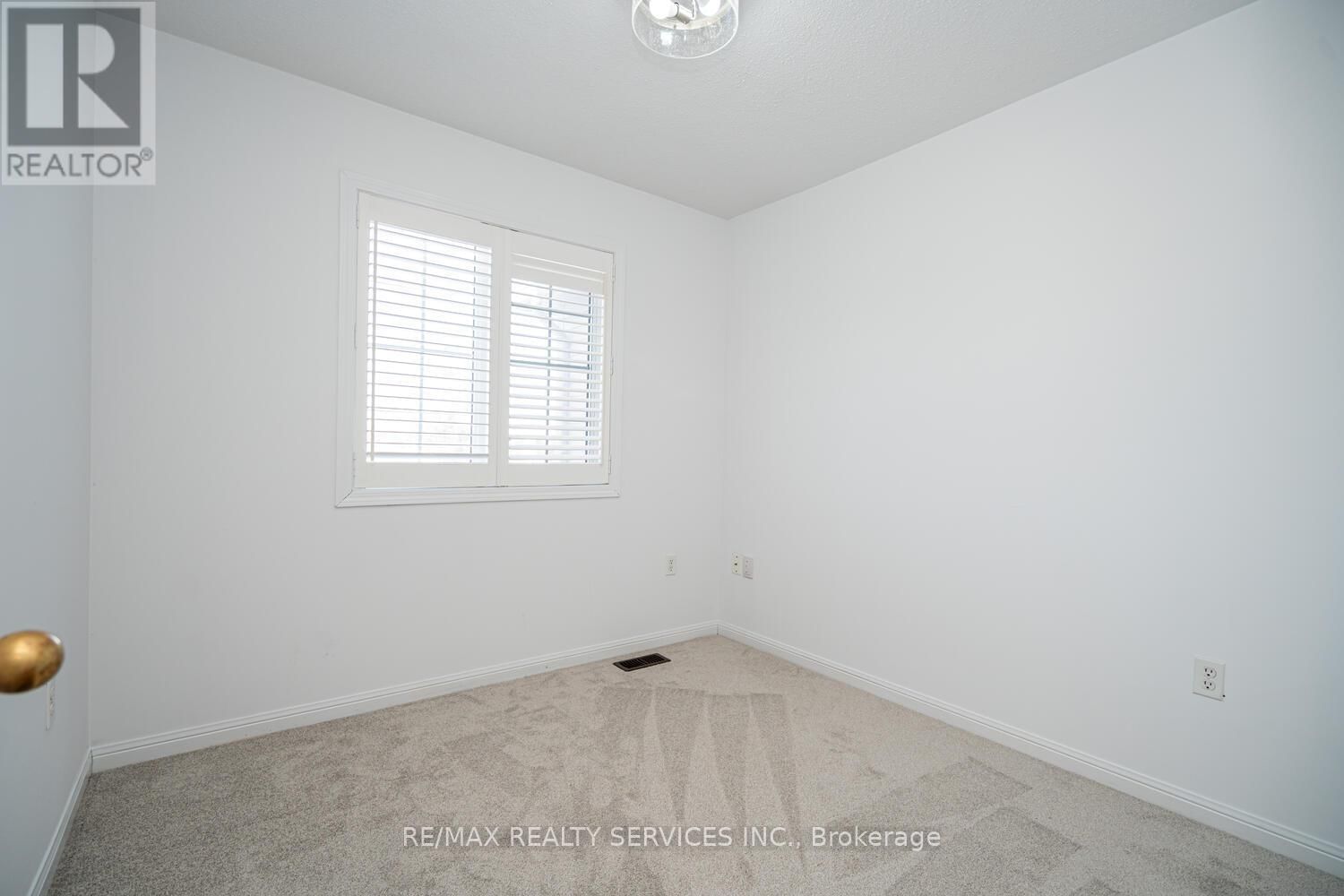 67 DECKER HOLLOW CIRCLE Image 32