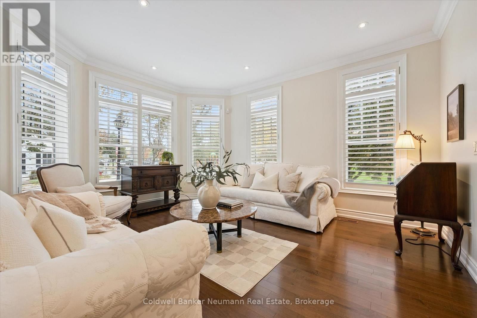 10 - 2061 MARIA STREET Image 11