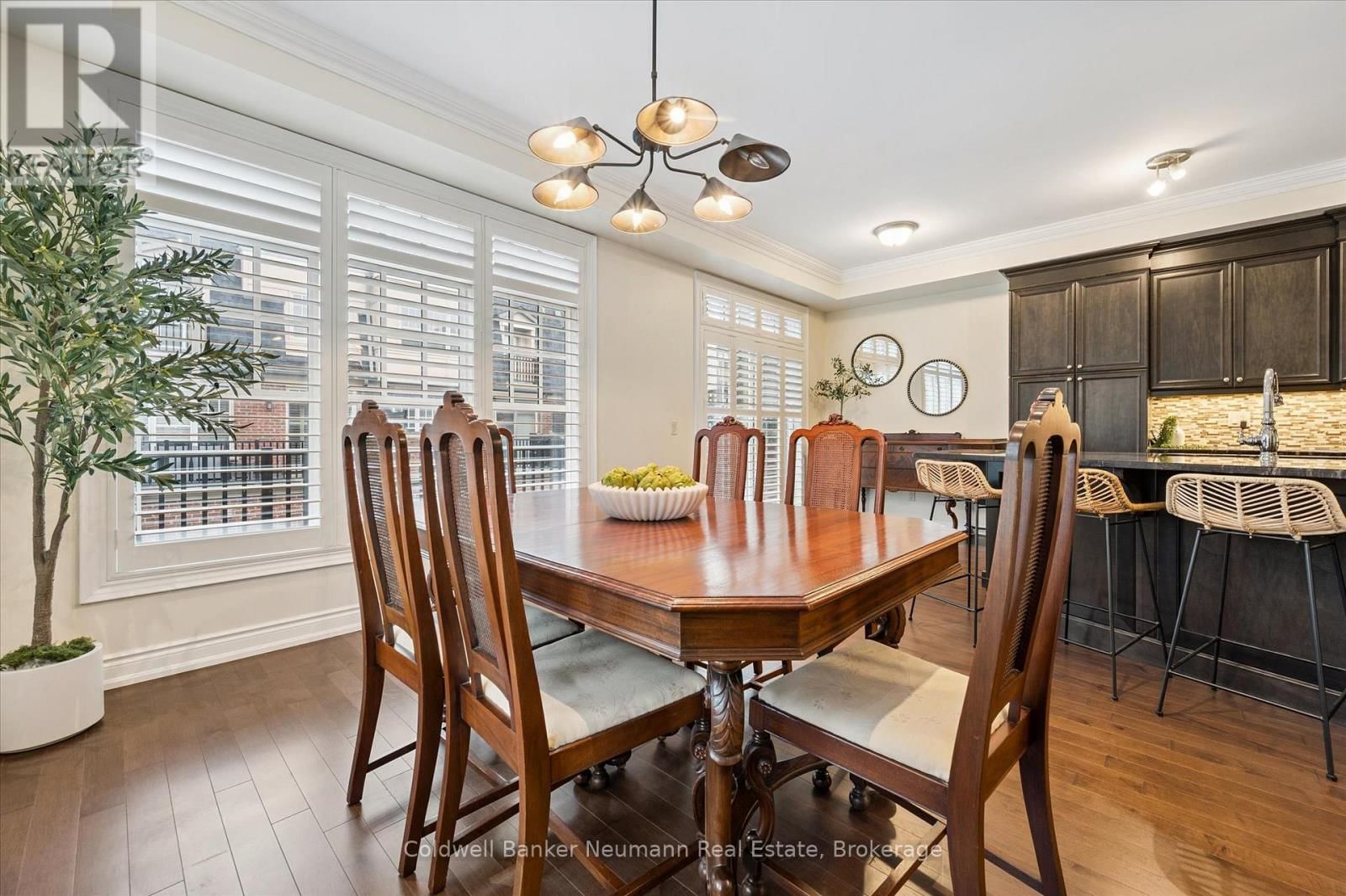 10 - 2061 MARIA STREET Image 14