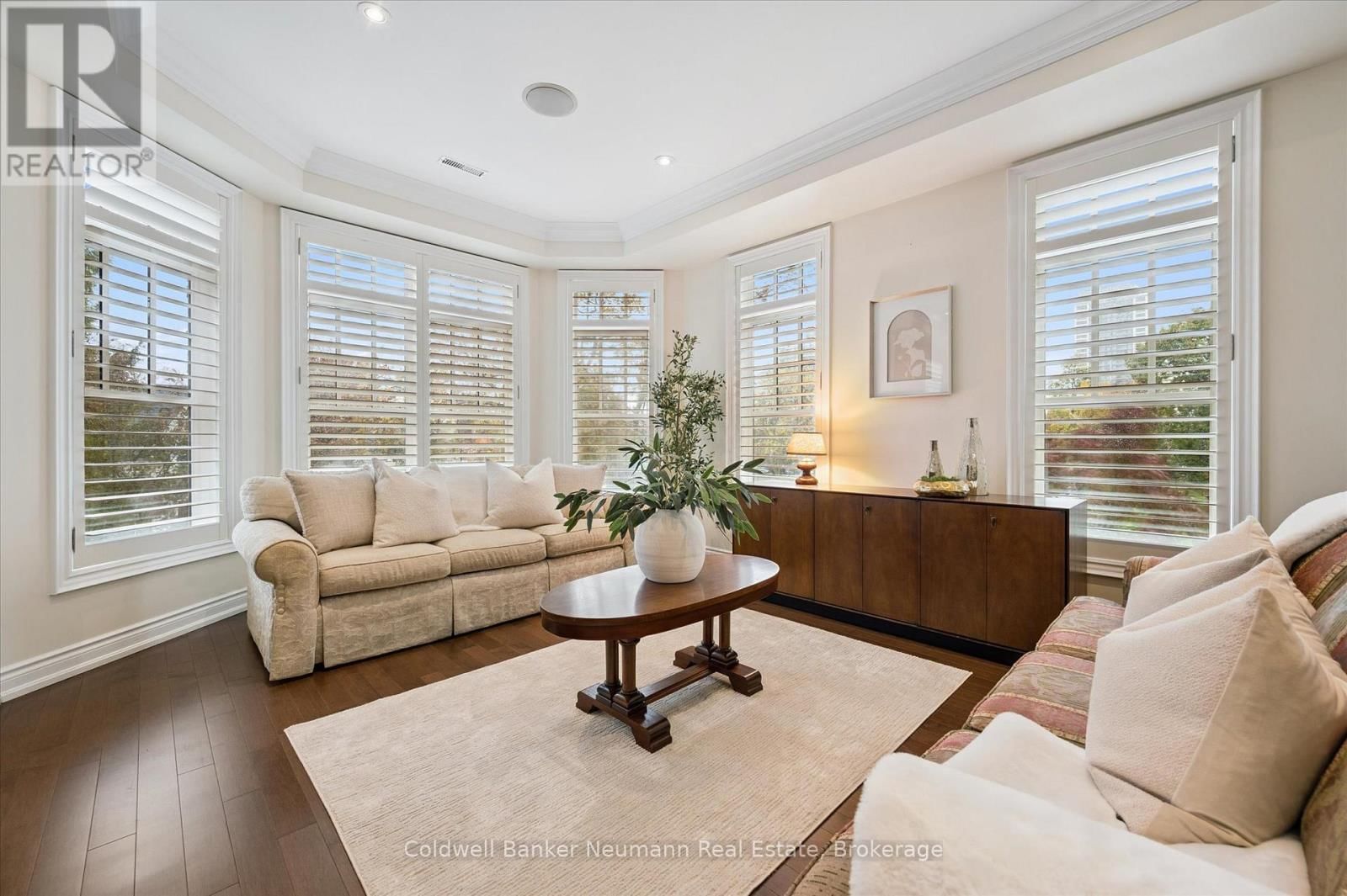 10 - 2061 MARIA STREET Image 23