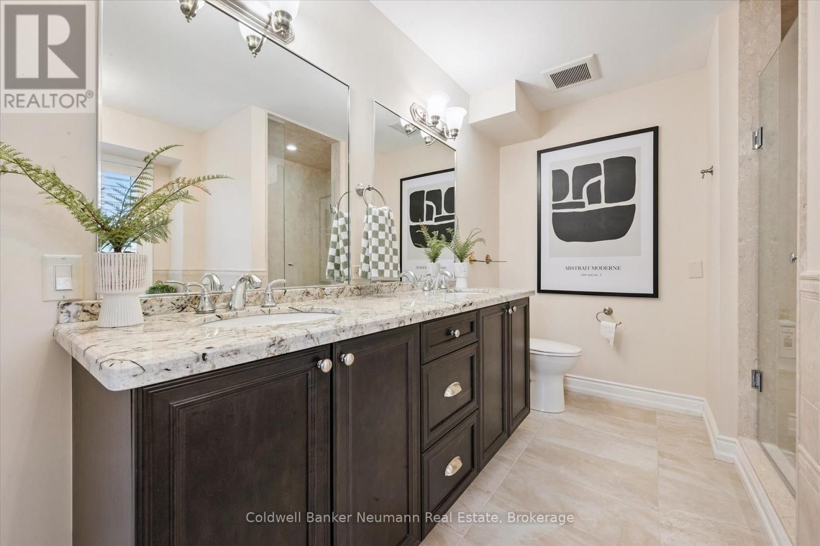 10 - 2061 MARIA STREET Image 28