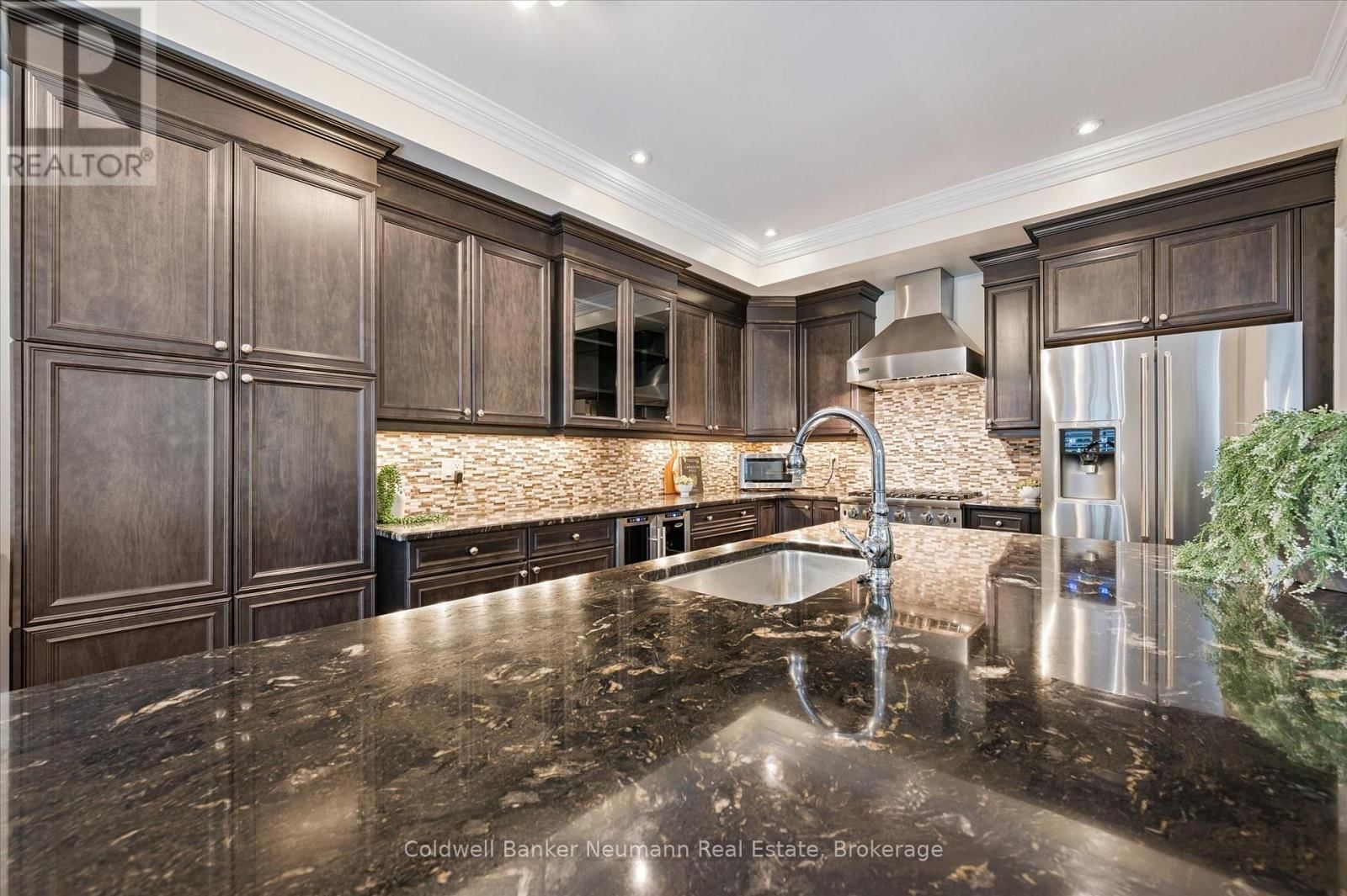 10 - 2061 MARIA STREET Image 30