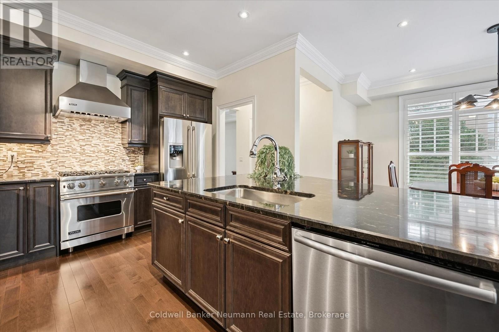 10 - 2061 MARIA STREET Image 31