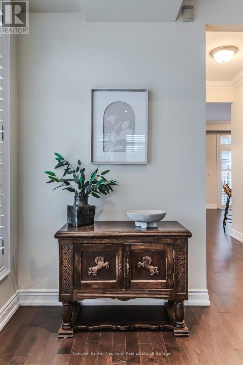 10 - 2061 MARIA STREET Image 34