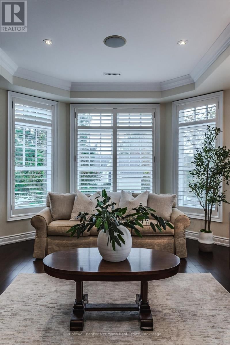 10 - 2061 MARIA STREET Image 35