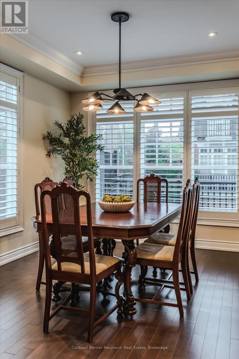 10 - 2061 MARIA STREET Image 36