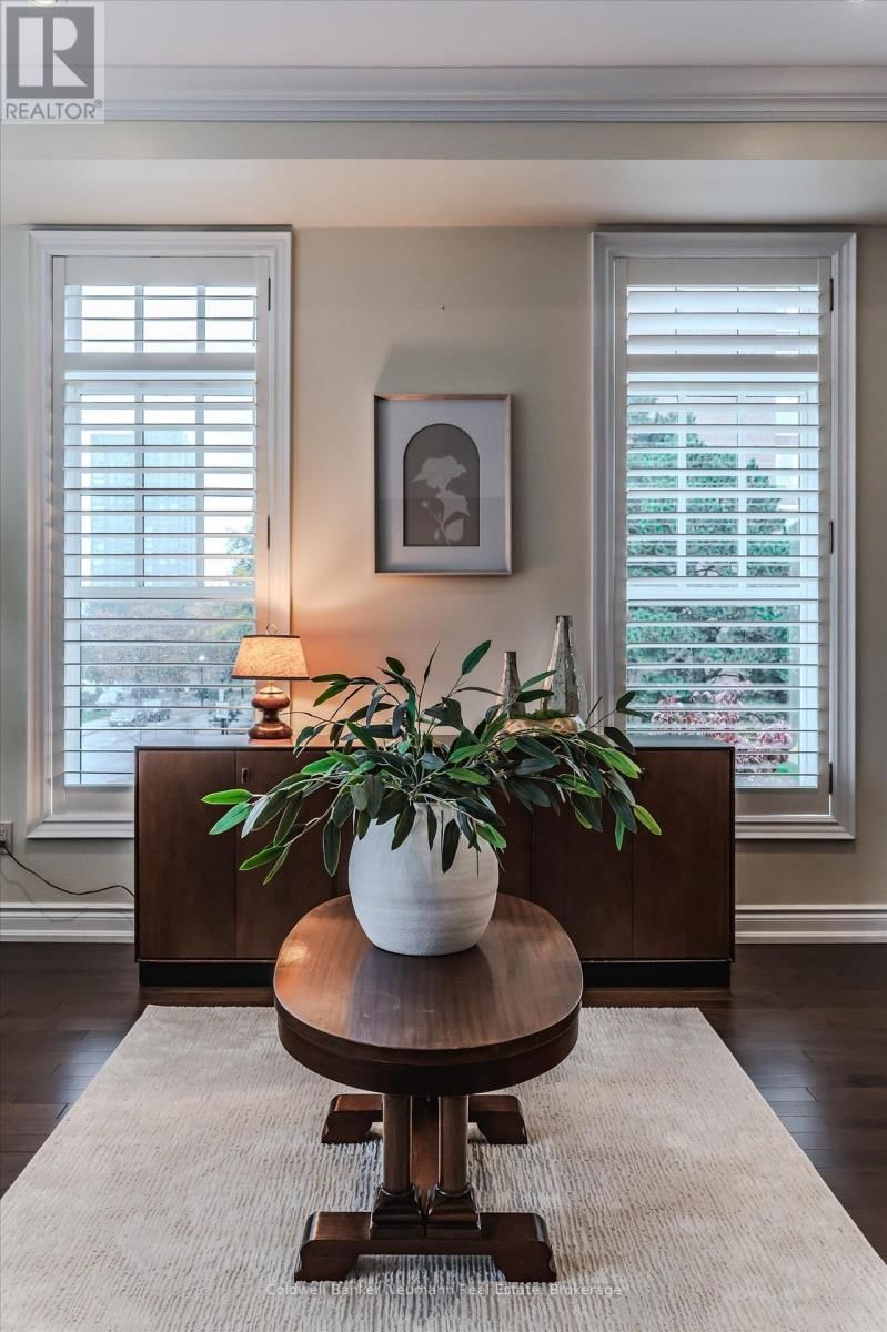 10 - 2061 MARIA STREET Image 37