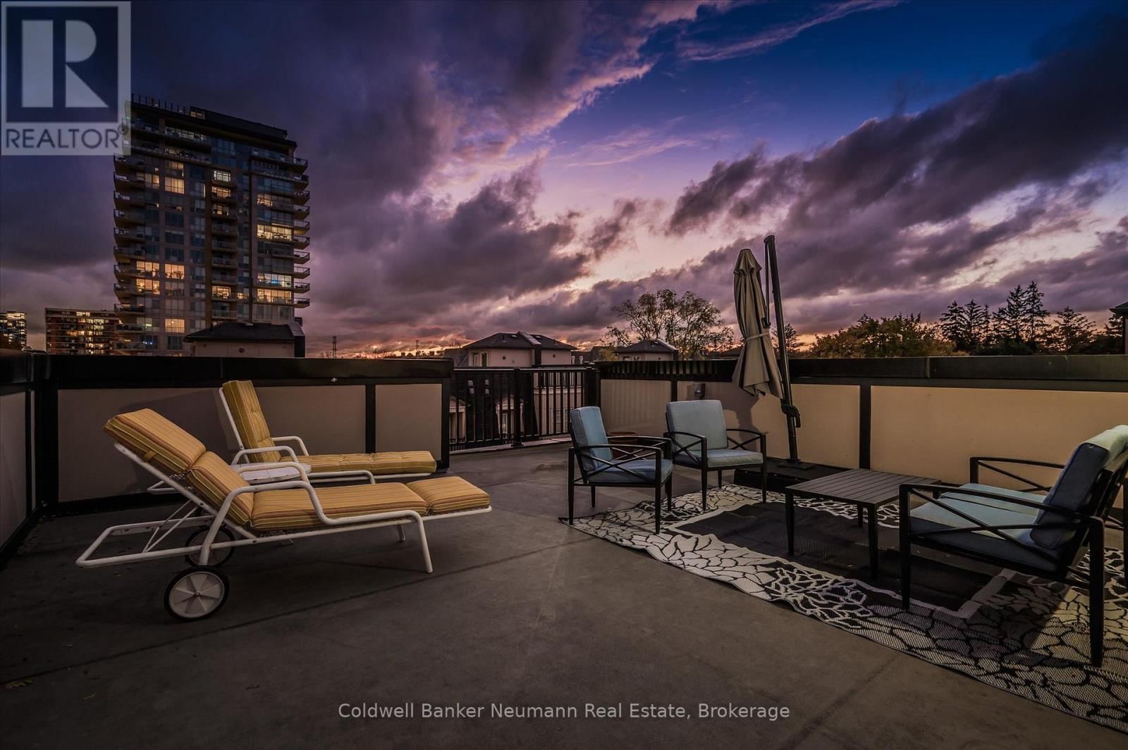 10 - 2061 MARIA STREET Image 39