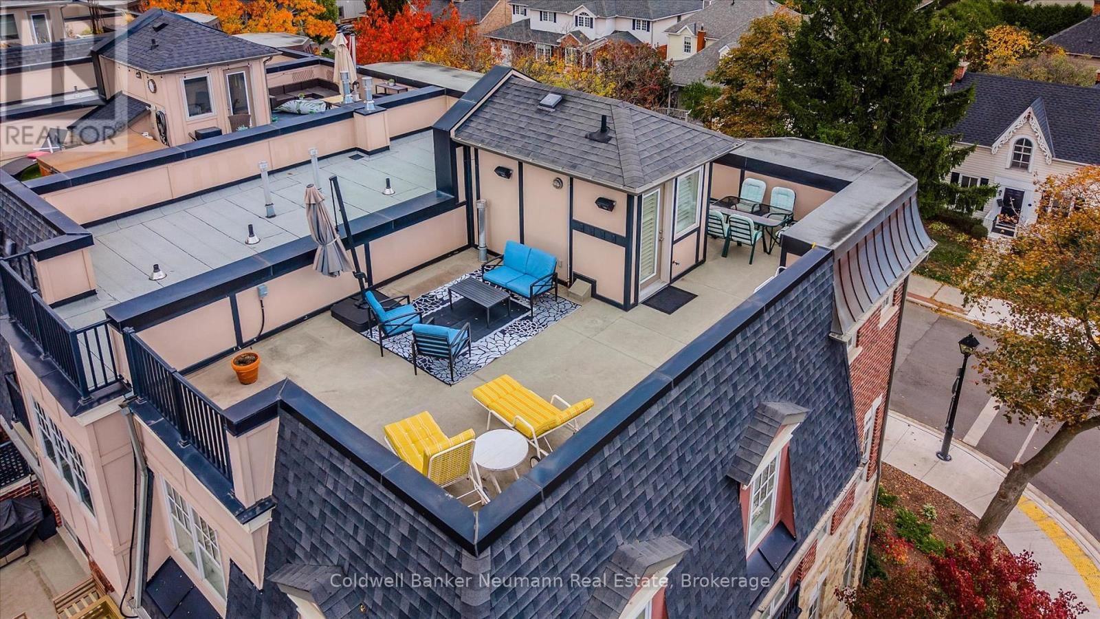 10 - 2061 MARIA STREET Image 41