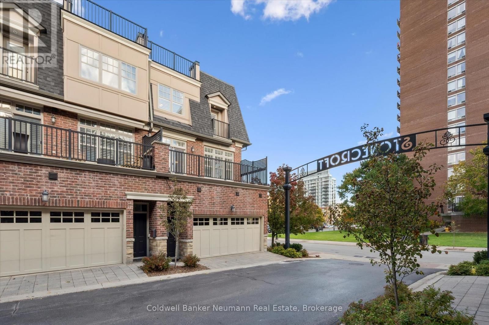 10 - 2061 MARIA STREET Image 43