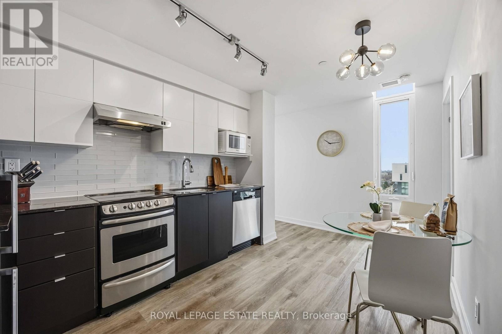 1505 - 160 FLEMINGTON ROAD Image 12