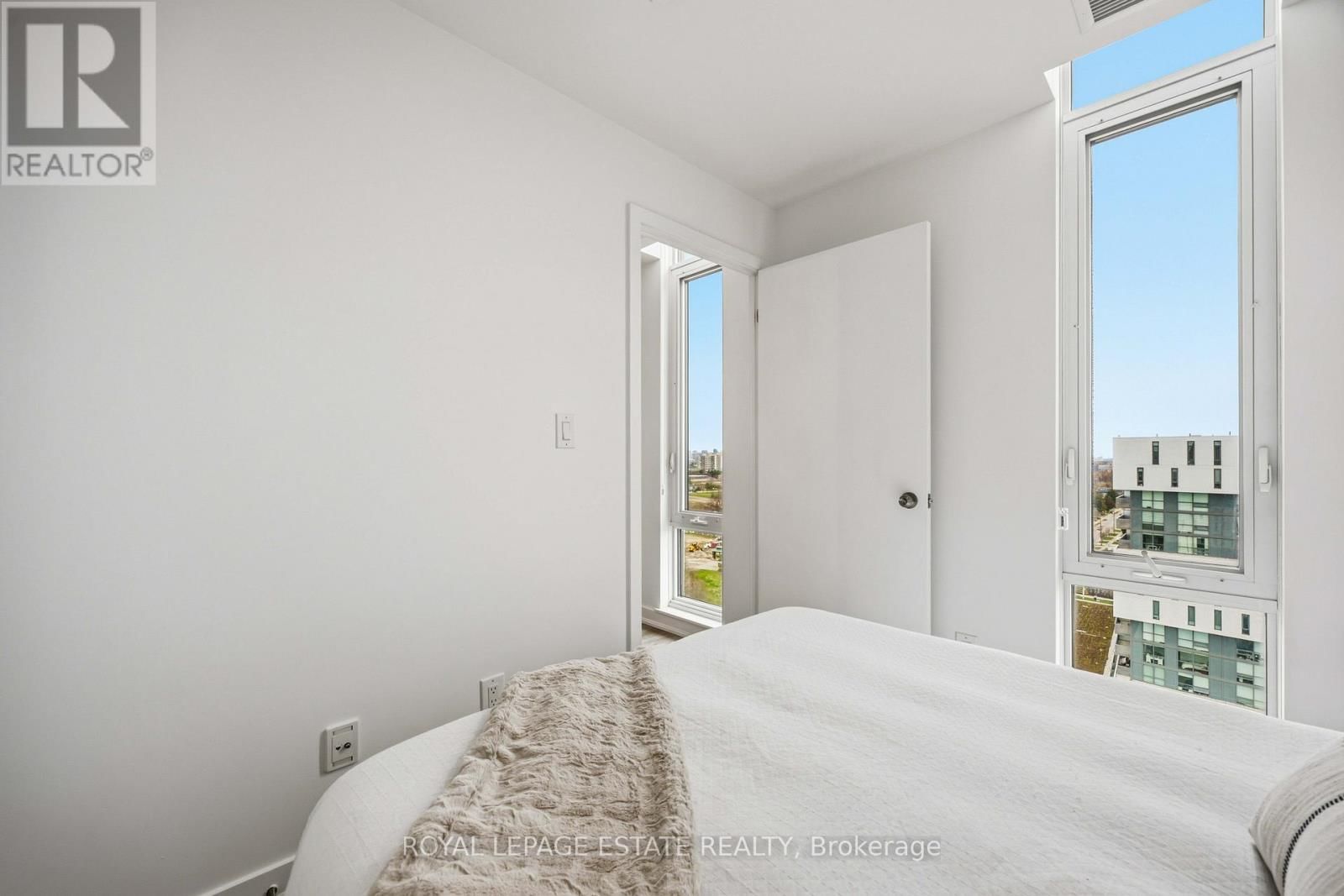 1505 - 160 FLEMINGTON ROAD Image 15