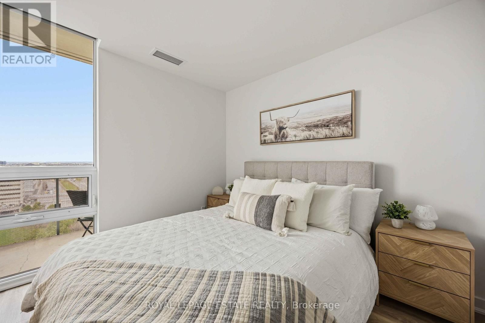 1505 - 160 FLEMINGTON ROAD Image 20