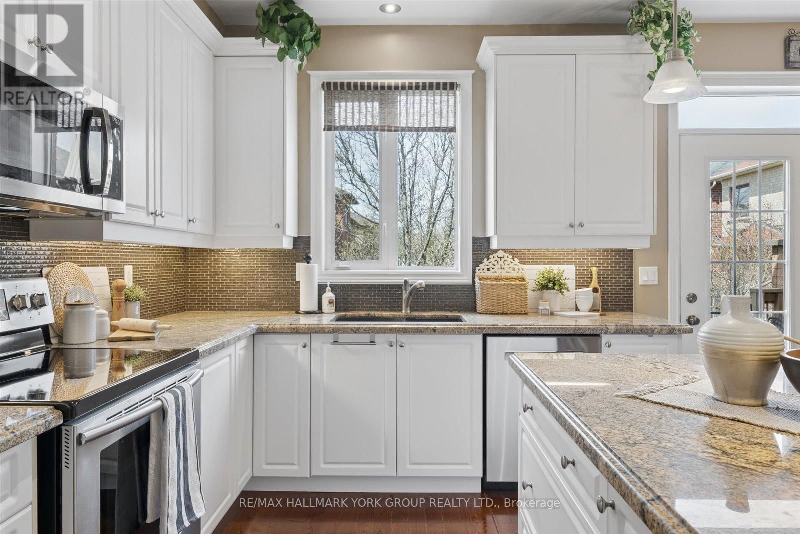 202 DUSKYWING WAY Image 9