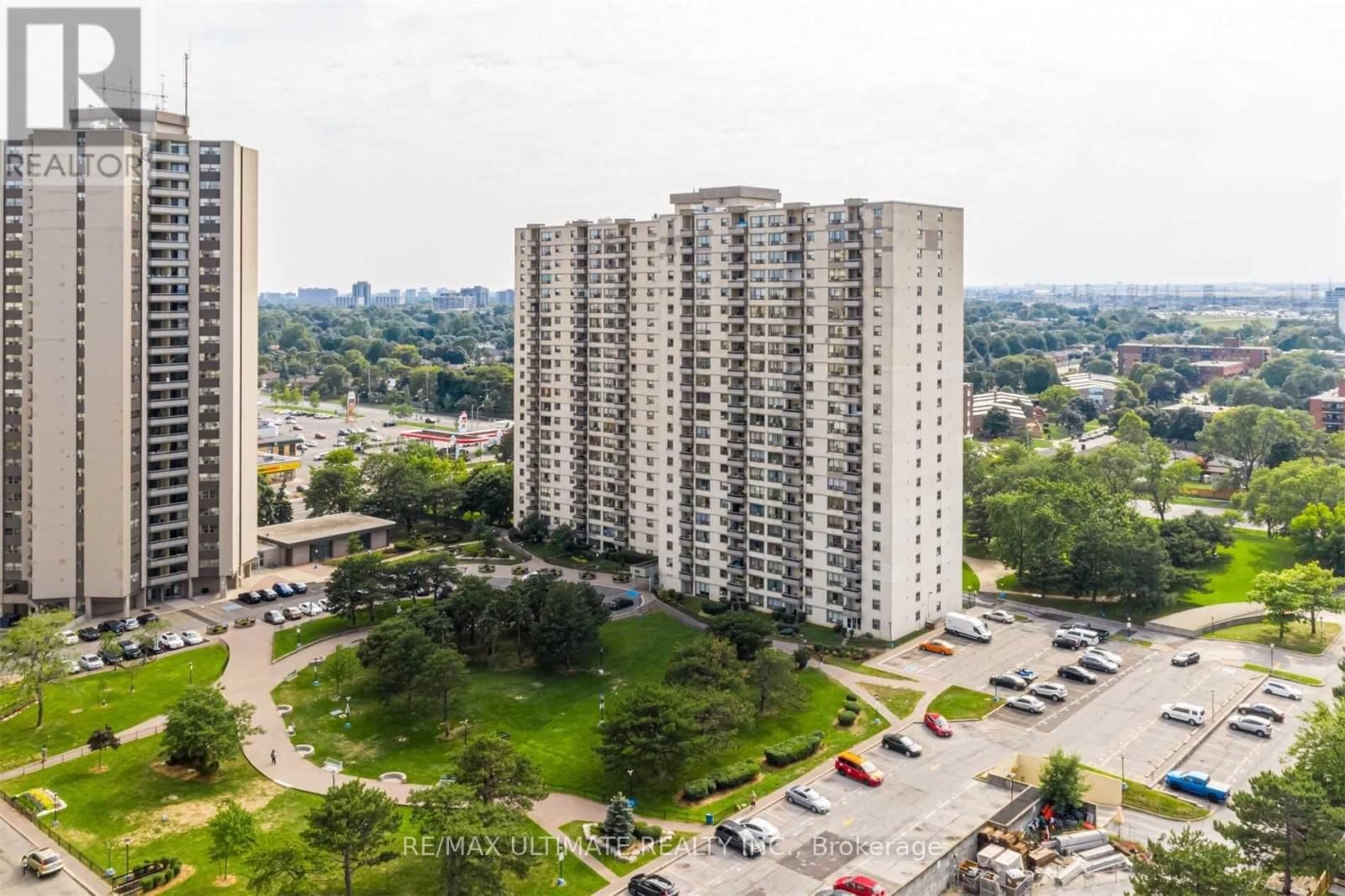 2305 - 390 DIXON ROAD Image 2