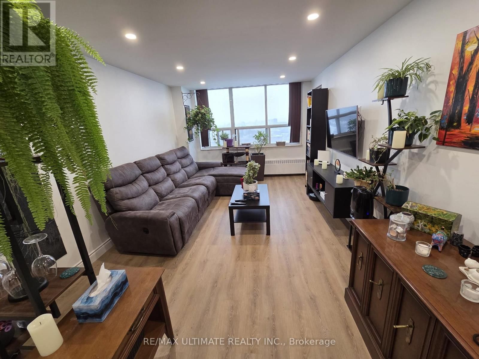 2305 - 390 DIXON ROAD Image 6