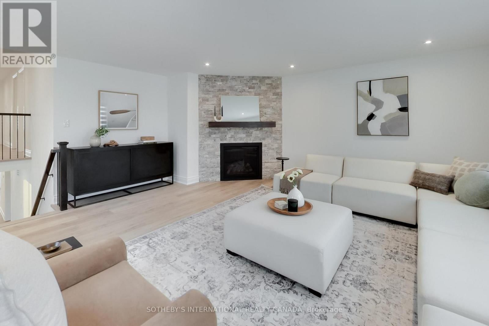 1124 LANSDOWN DRIVE Image 1