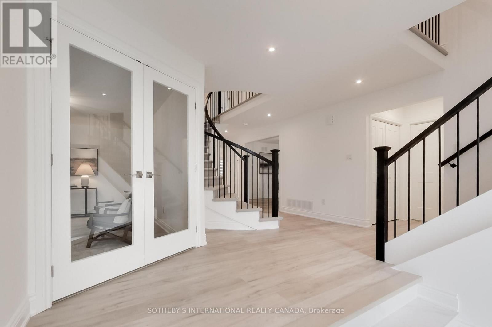 1124 LANSDOWN DRIVE Image 15