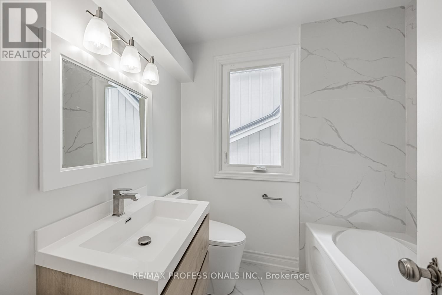 228 THE KINGSWAY Image 25