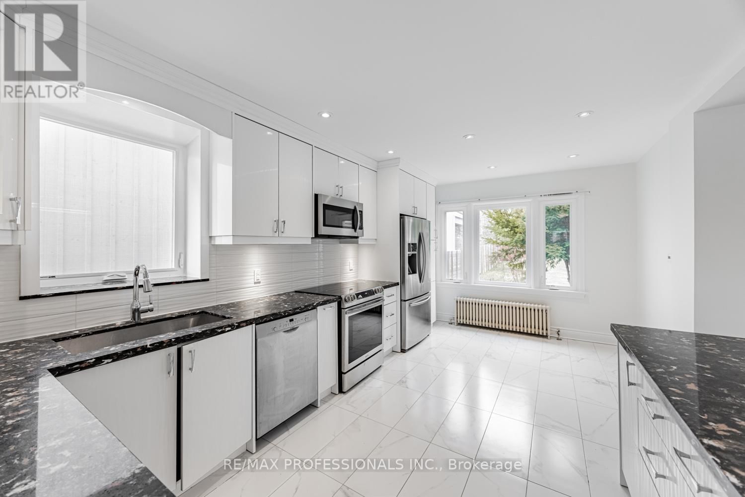 228 THE KINGSWAY Image 8