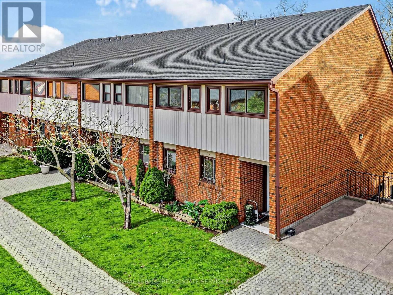 21 - 530 FALGARWOOD DRIVE Image 1