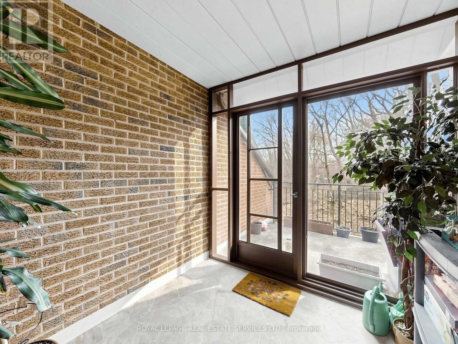 21 - 530 FALGARWOOD DRIVE Image 10