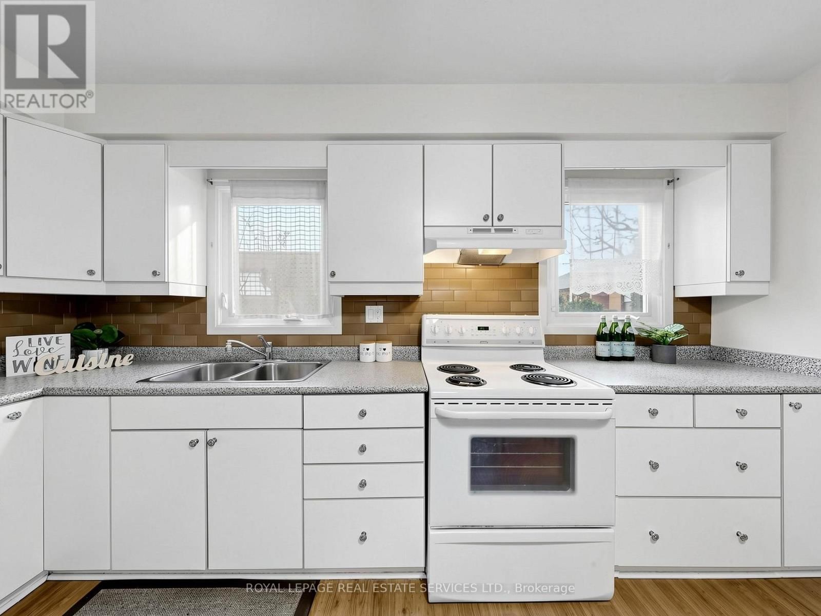 21 - 530 FALGARWOOD DRIVE Image 13