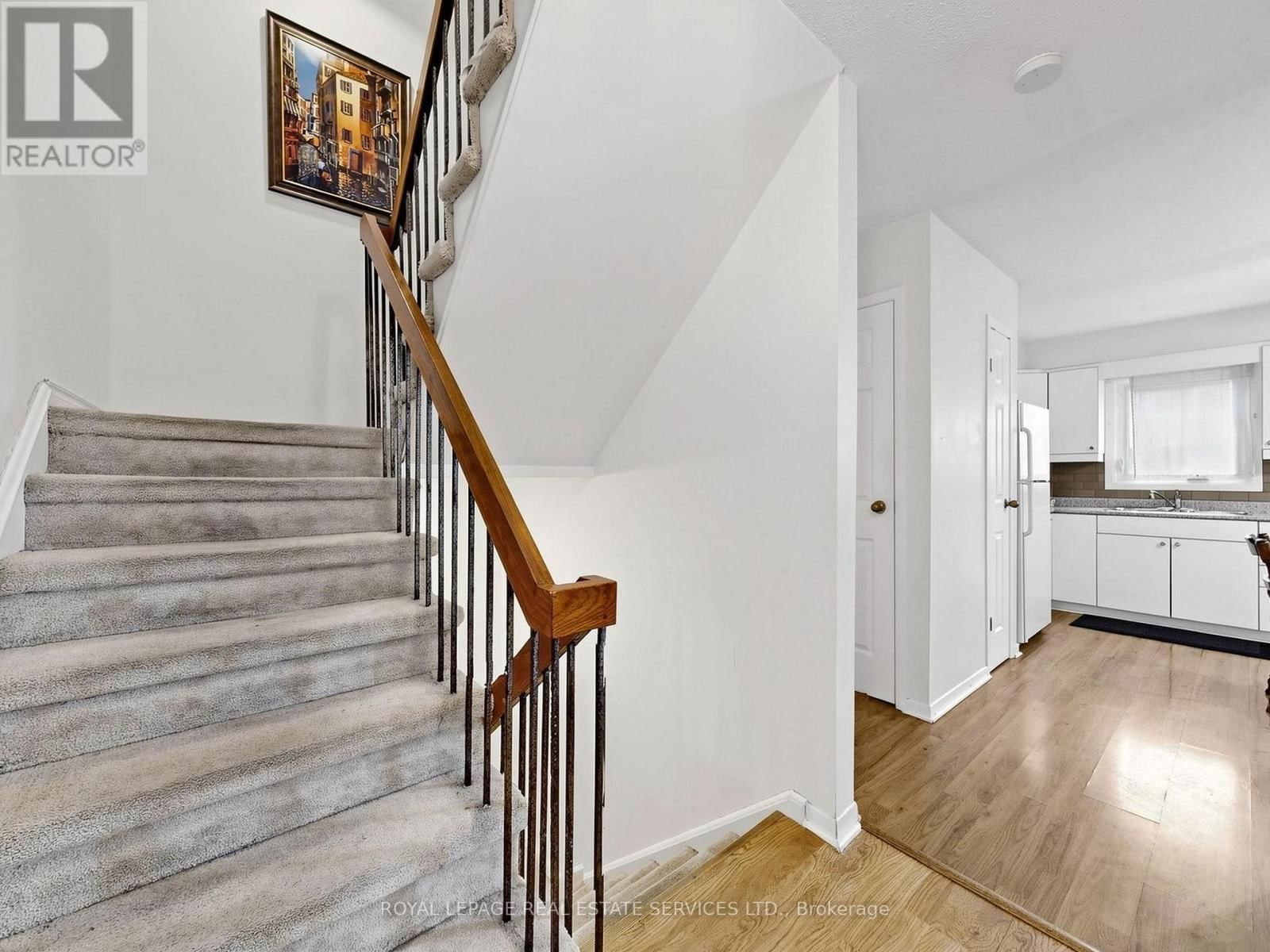 21 - 530 FALGARWOOD DRIVE Image 17