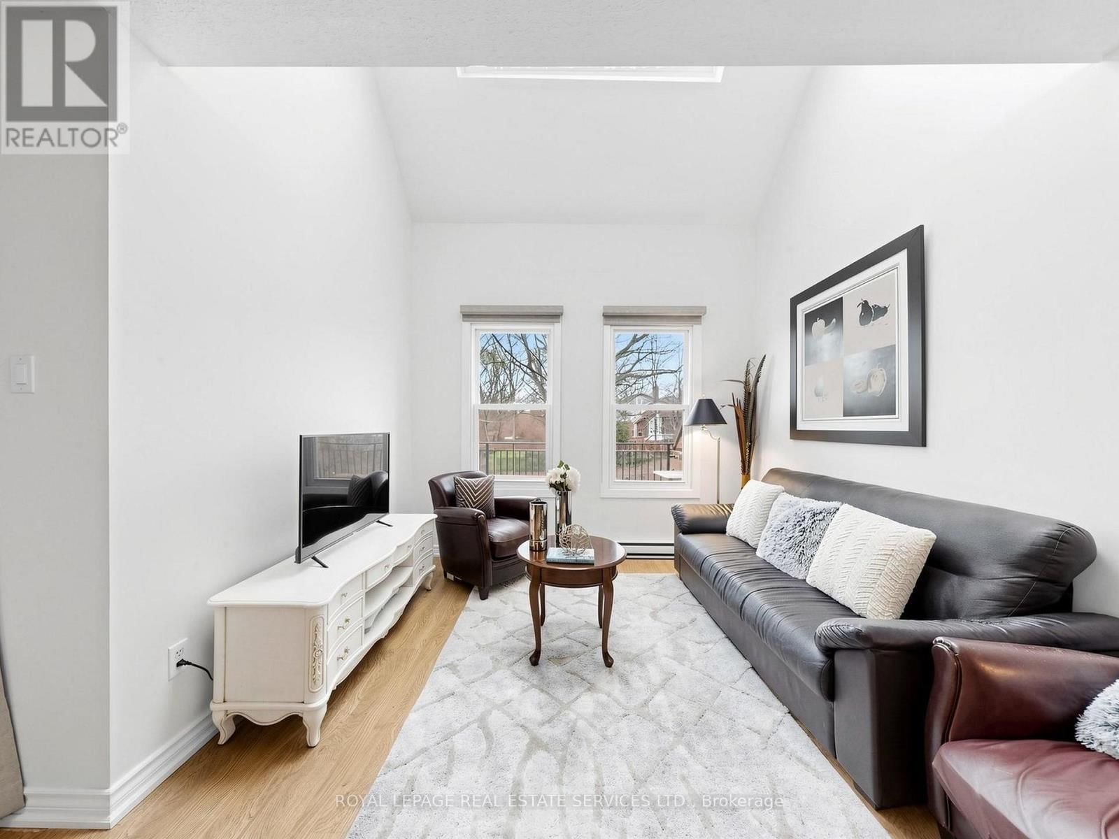 21 - 530 FALGARWOOD DRIVE Image 5