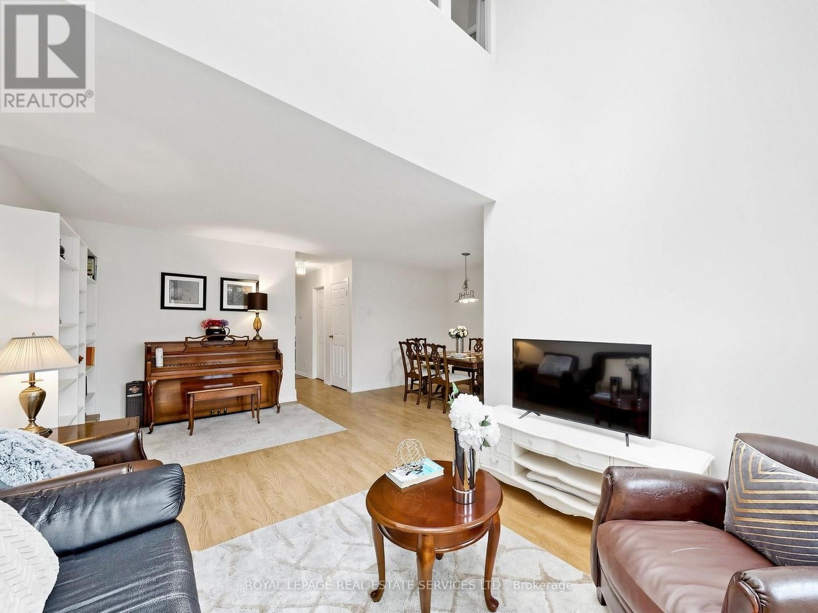 21 - 530 FALGARWOOD DRIVE Image 8