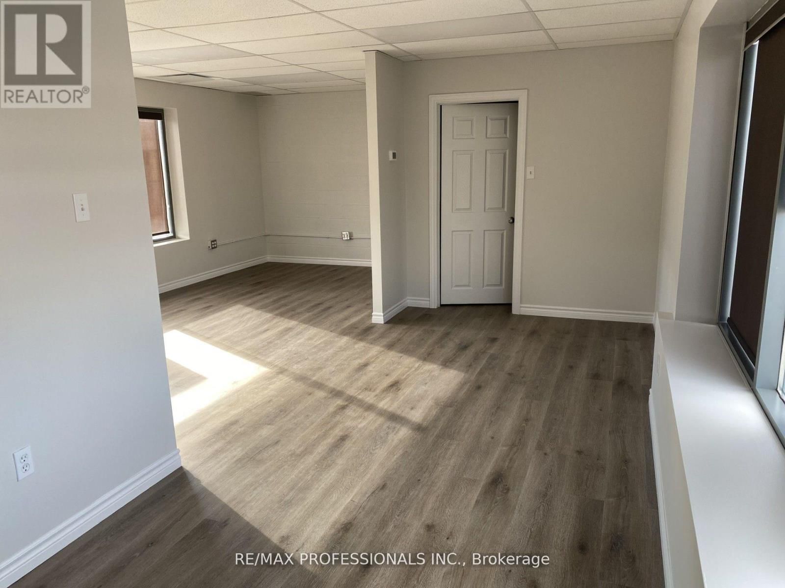 34 - 300 NEW TORONTO STREET Image 5