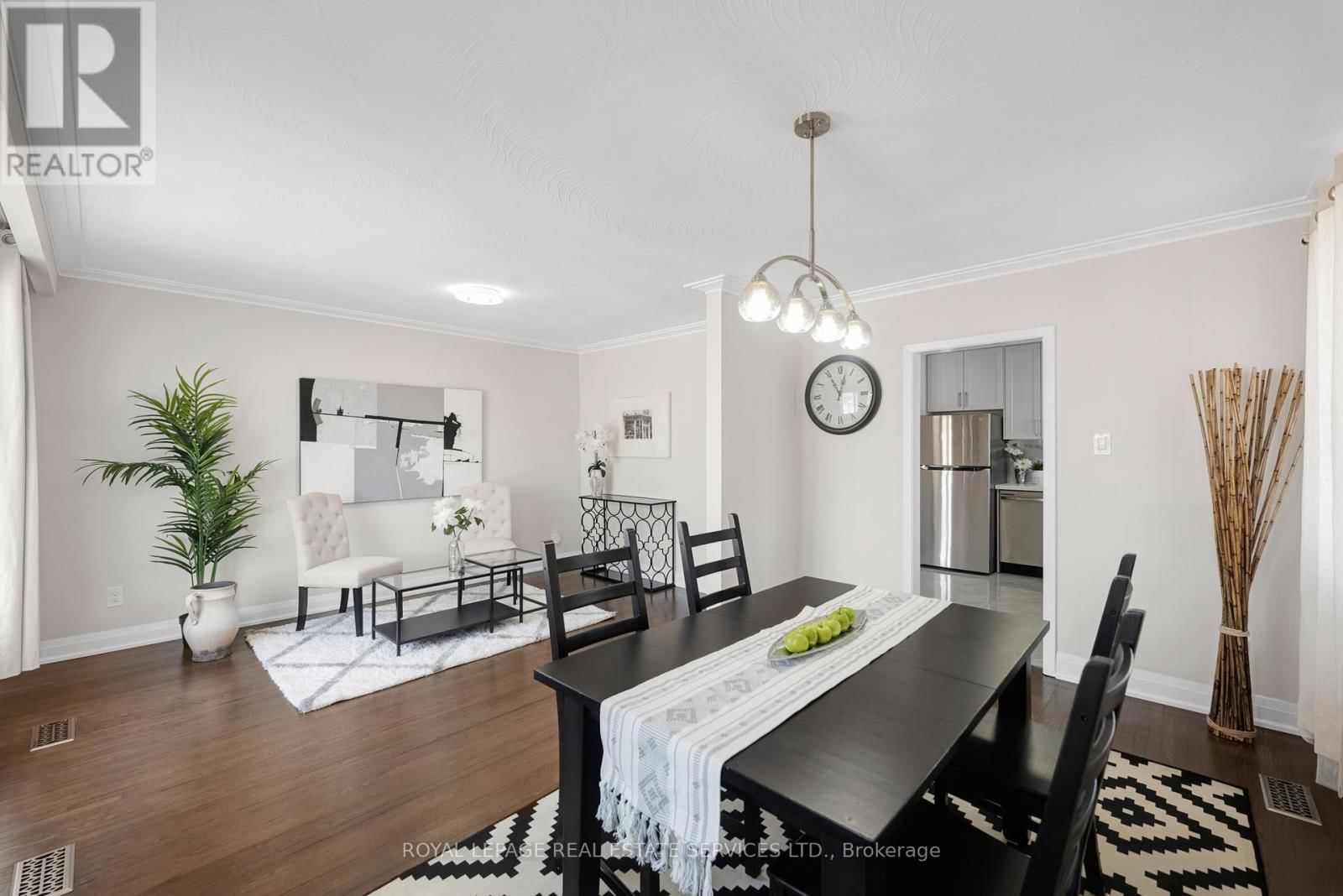 1038 ALEXANDRA AVENUE Image 10