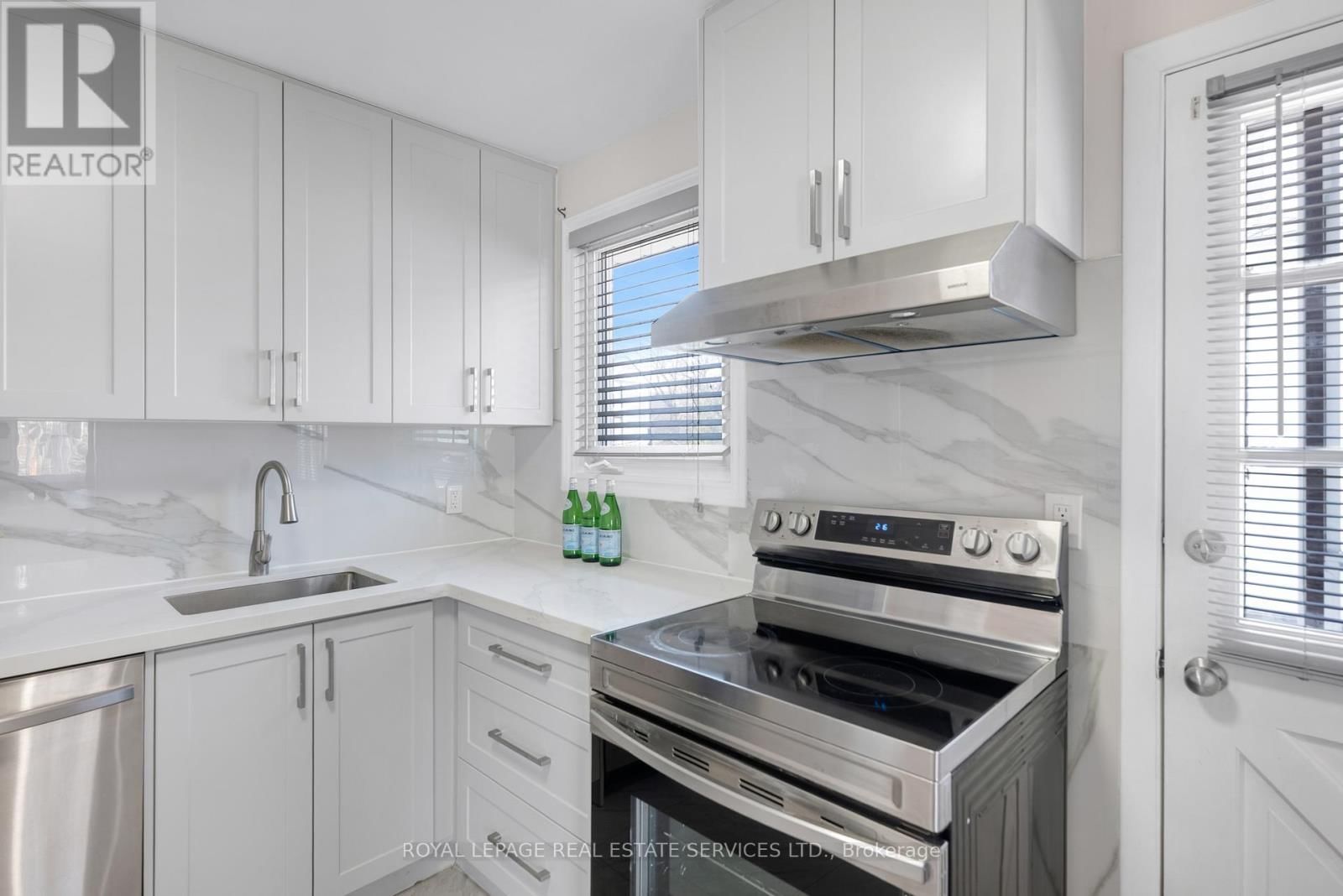 1038 ALEXANDRA AVENUE Image 13