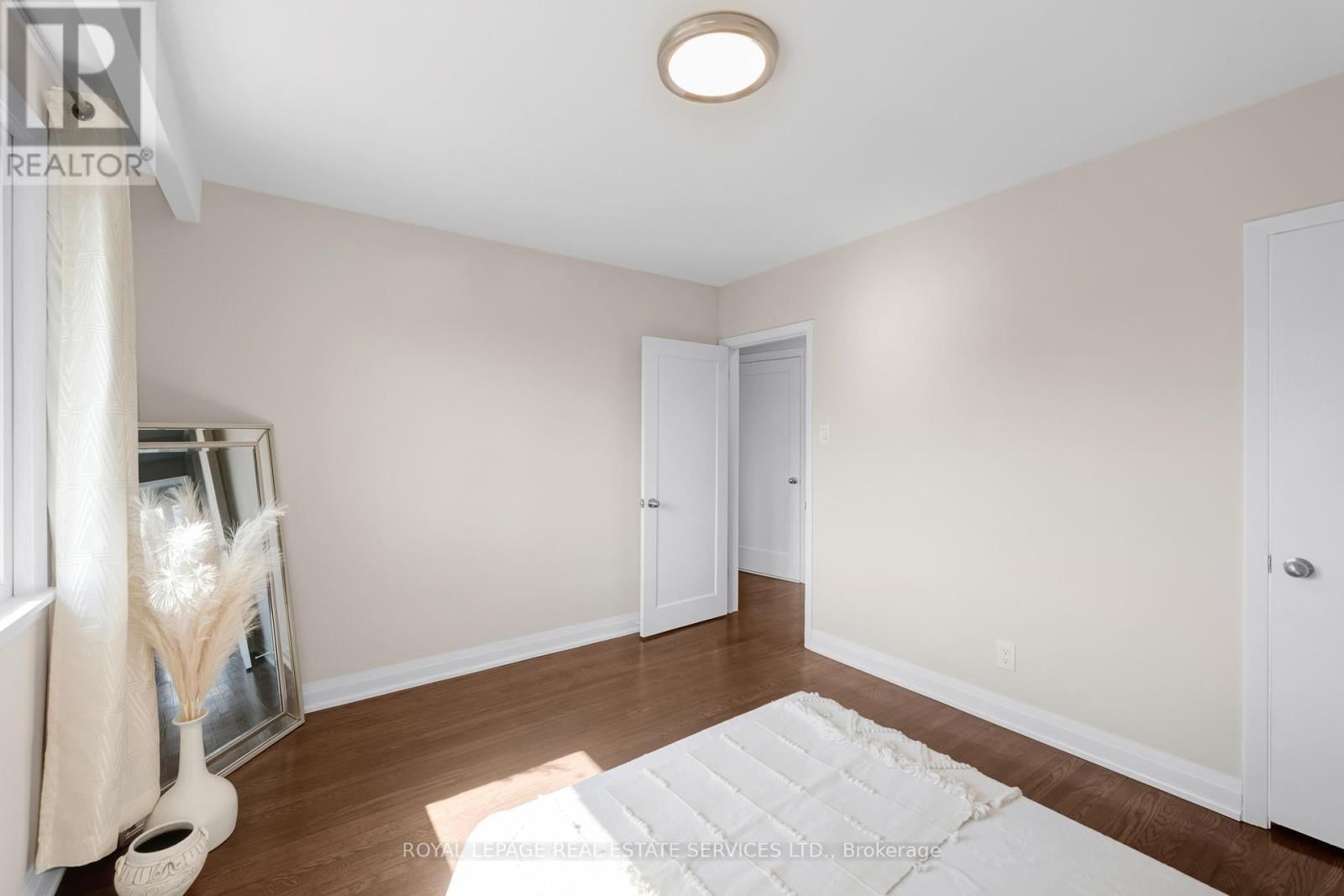 1038 ALEXANDRA AVENUE Image 20