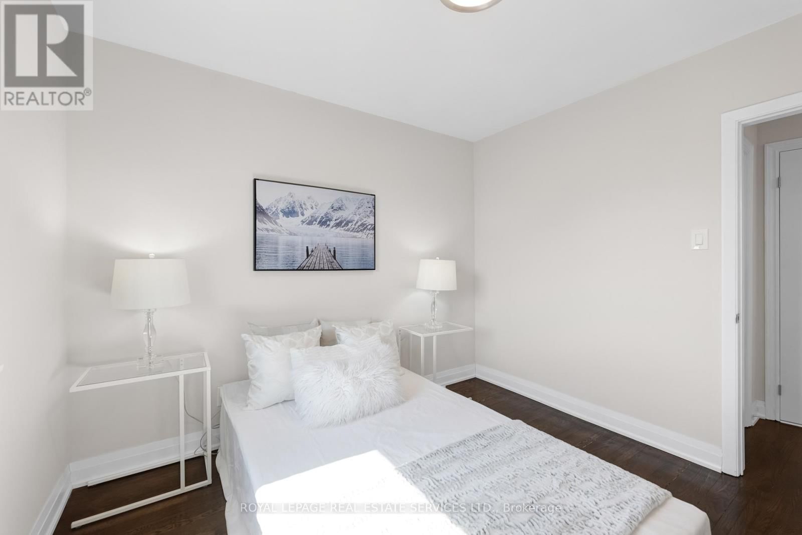 1038 ALEXANDRA AVENUE Image 24