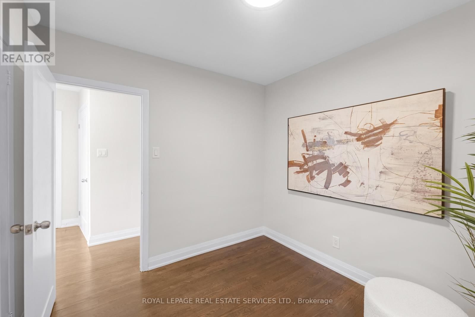 1038 ALEXANDRA AVENUE Image 27