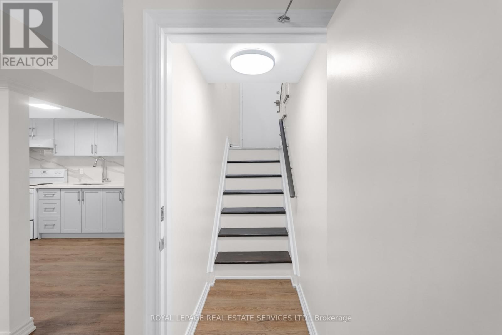 1038 ALEXANDRA AVENUE Image 31