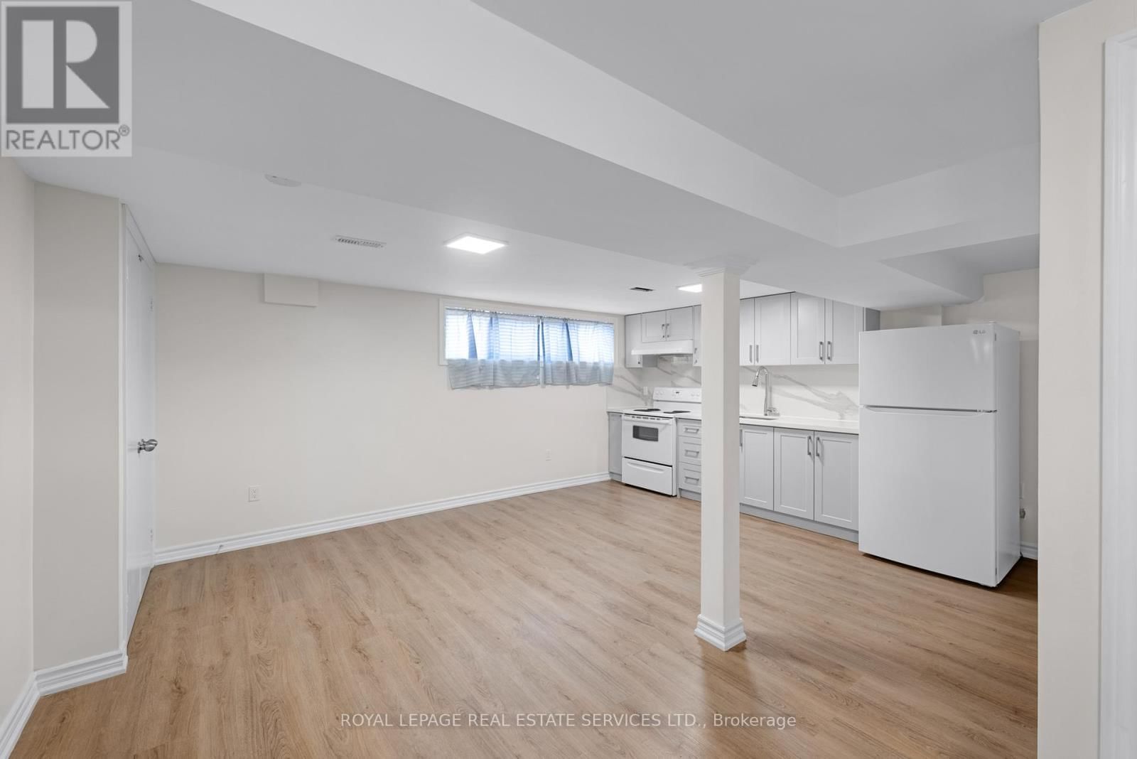 1038 ALEXANDRA AVENUE Image 33