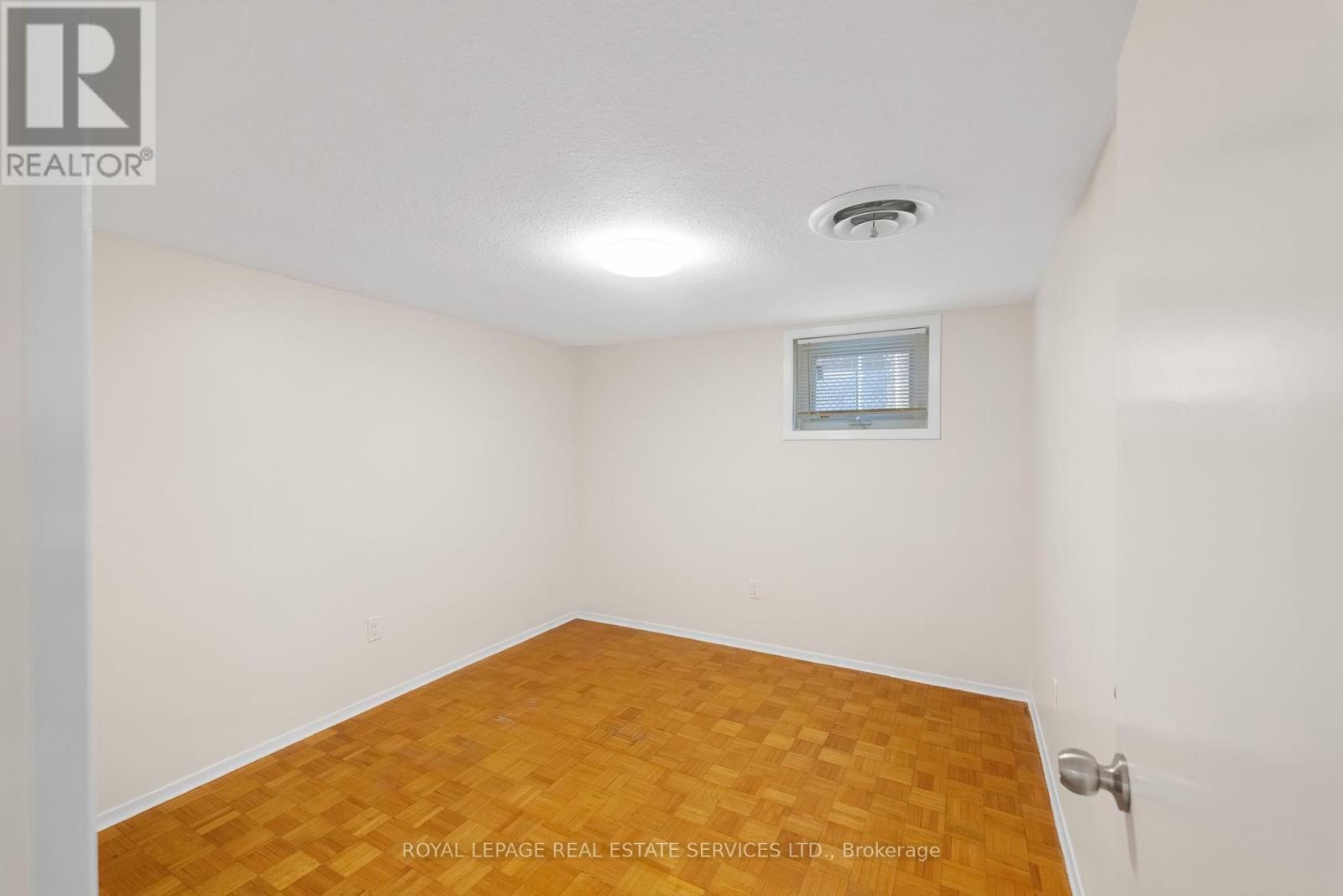 1038 ALEXANDRA AVENUE Image 41