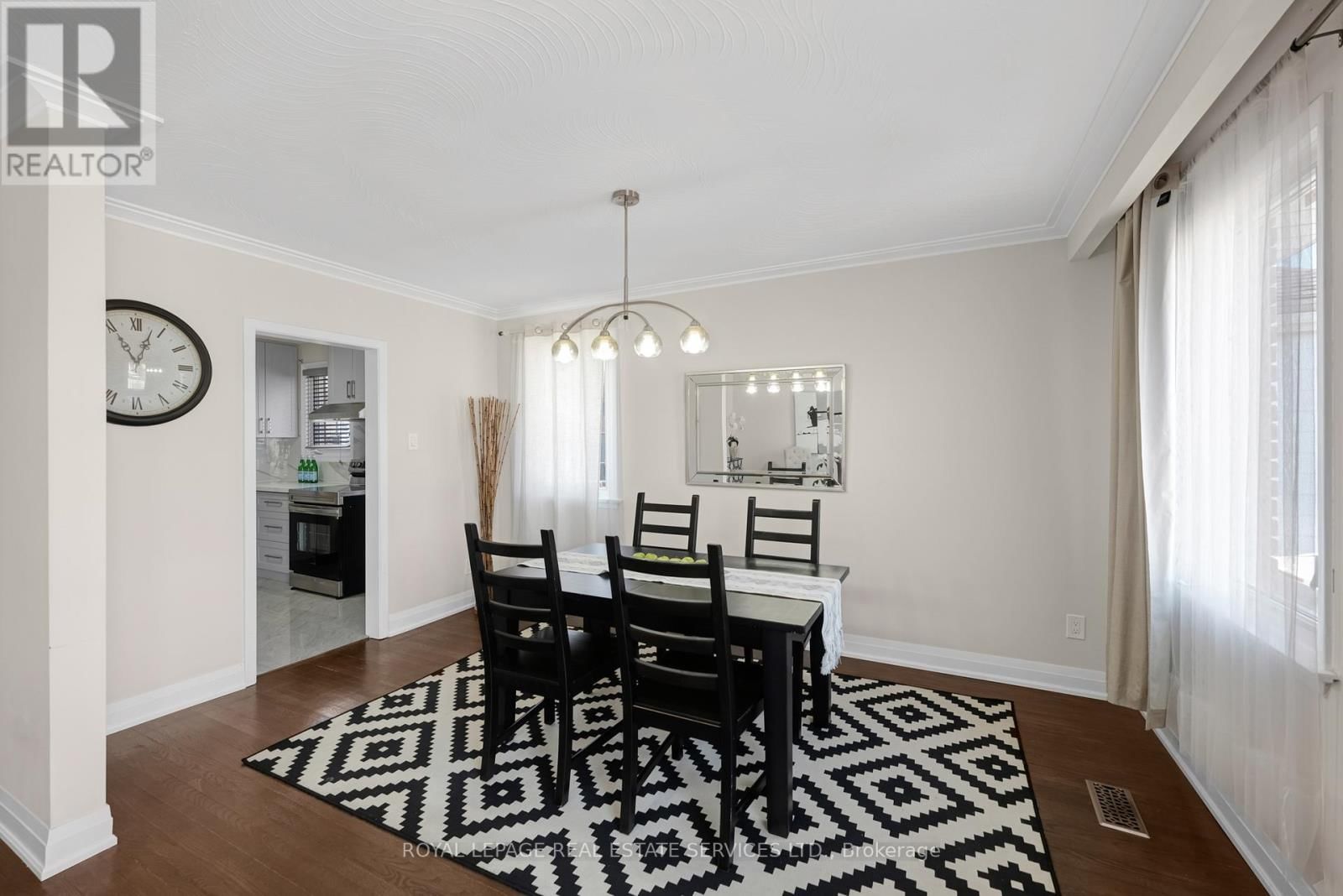 1038 ALEXANDRA AVENUE Image 9