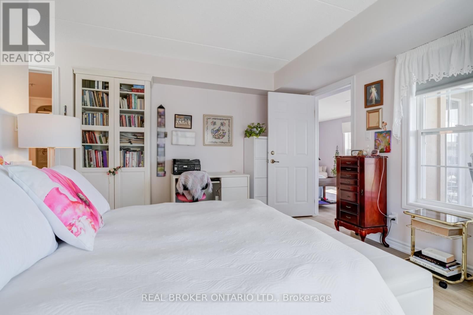 313 - 1460 BISHOPS GATE Image 13